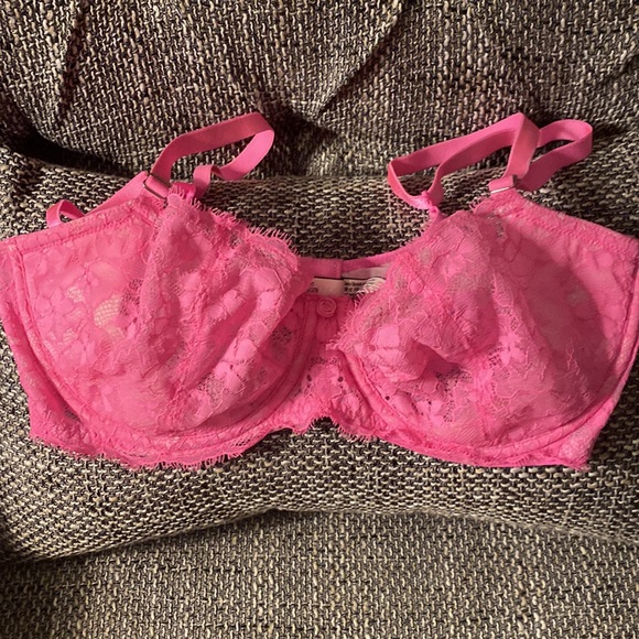 Victoria’s Secret very sexy lace bra 34DD - Picture 1 of 6